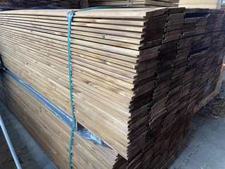 Ca. 80x Channelsiding bruin geïmpregneerd, 18x140mm, lengte 420cm